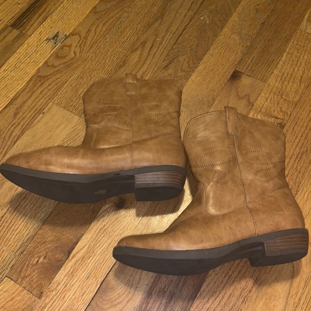 Cowgirl boots size 5